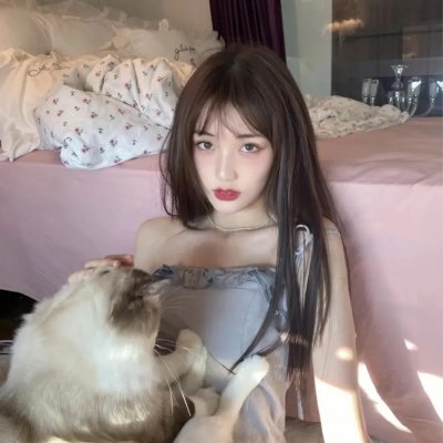 挥著翅膀的女孩